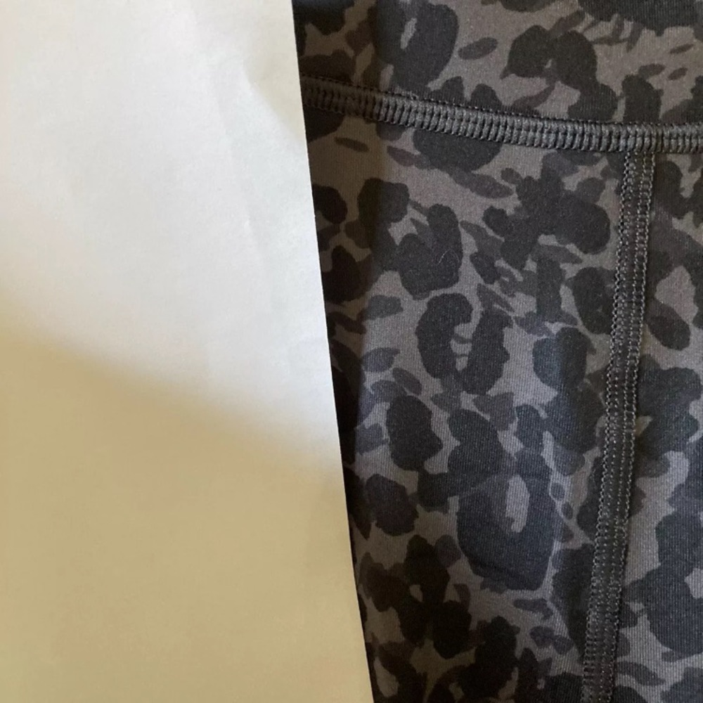 Women’s Gap black gray cheetah print athletic legging yoga pants size XXL - NWT - Picture 6 of 7